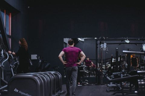 Фитнес-клубы — иллюстрация