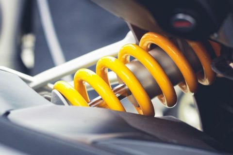 Автозапчасти и автотовары — иллюстрация