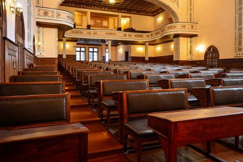 Університети та академії — ілюстрація